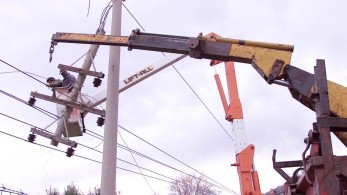 Ενέργεια: 13 φορές υψηλότερη η χονδρική τιμή ρεύματος στην Ελλάδα