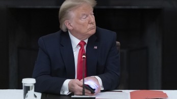 NYT:Ο Τραμπ κατέβαλε φόρο μόλις 750 δολ. το 2016-“Fake news”, απαντά ο Αμερικανός πρόεδρος