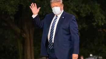 «Γιατί είναι παράδοξο το κοκτέιλ φαρμάκων που δόθηκε στον Τραμπ»