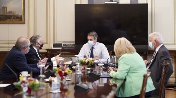 Συνάντηση Μητσοτάκη με τον πρόεδρο και τον γγ του ΚΙΣΕ