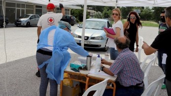 Κορωνοϊός: Ικανοποιημένοι από τους χειρισμούς της κυβέρνησης δύο στους τρεις Έλληνες