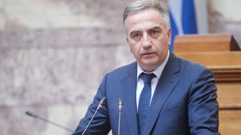 Στο μπαλκόνι τους βγάζει ο Καλαφάτης