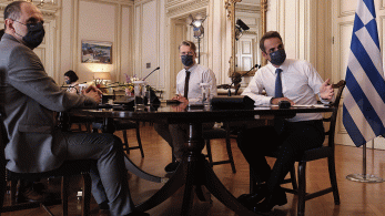 “Κίτρινες κάρτες” σε 3 υπουργούς από Μητσοτάκη