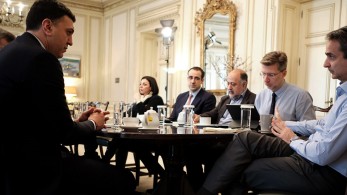 Κορωνοϊός: Έκτακτη σύσκεψη στο Μαξίμου