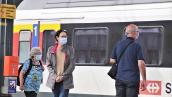 Κορωνοϊός: Επικίνδυνη η στρατηγική της “ανοσίας αγέλης”- Ποιες χώρες πέτυχαν έλεγχο του ιού
