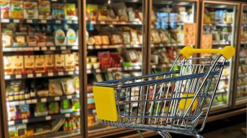 Οι Έλληνες μείωσαν τις δαπάνες για τρόφιμα τη δεκαετία 2009-2019