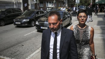 Τρέχουν να σωθούν οι υβριστές του Στουρνάρα