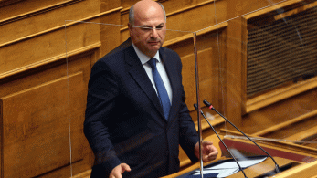 Άγριο σφυροκόπημα από Τσιάρα στον Τσίπρα (video)