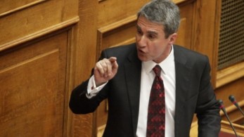 Λοβέρδος για τηλεκπαίδευση:  Παίρνω πίσω τα περί παραίτησης