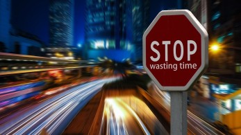 Κάποιος να μαζέψει τους ψεκασμένους!