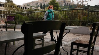 Κορωνοϊός: «Καμπανάκι» ΕΟΔΥ για 2.000 κρούσματα σήμερα