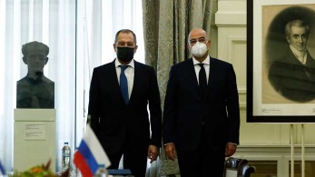 Δένδιας σε Λαβρόφ: Γραφείο ταξιδιών για τζιχαντιστές η Τουρκία