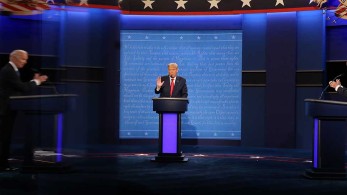 Μπάιντεν κατά Τραμπ: Ρίχνει λάδι σε κάθε ρατσιστική φωτιά