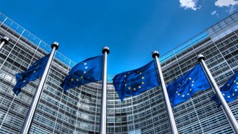 ΕΕ: Έπεσαν οι υπογραφές για τα 300 εκατ. εμβόλια της Pfizer