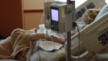 Κορωνοϊός-Σουηδία: Νοσοκομεία υπό πίεση, διπλασιασμός των ασθενών στις ΜΕΘ