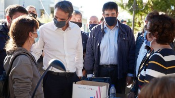 Στη Σάμο ο πρωθυπουργός: Χρέος της Πολιτείας είναι να σταθεί δίπλα στο νησί