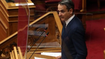 Τη βουλή ενημερώνει ο πρωθυπουργός για τις εξελίξεις της πανδημίας