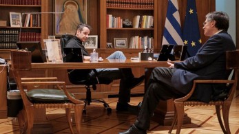 Μητσοτάκης vs Τσίπρα: Απαράδεκτη η στοχοποίηση του Τσιόδρα