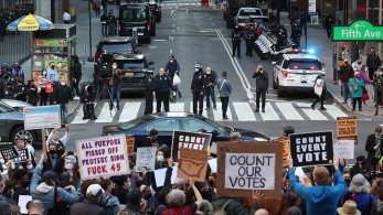 Εκλογές ΗΠΑ: Διαδηλώσεις και συλλήψεις σε Πόρτλαντ και Ν.Υόρκη τη νύχτα