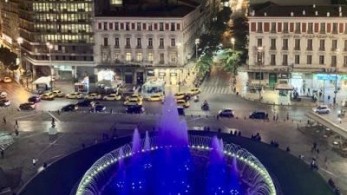 Στα γαλανόλευκα το σιντριβάνι της Ομόνοιας για της επέτειο της 28ης Οκτωβρίου
