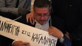 Αναρχοφασιστοειδή επιτέθηκαν στον πρύτανη της ΑΣΟΕΕ