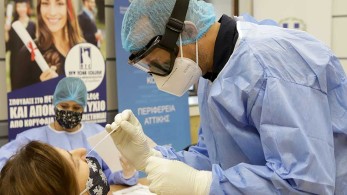 Κορωνοϊός: 715 νέα κρούσματα – 7 νεκροί – Στους 95 οι διασωληνωμένοι