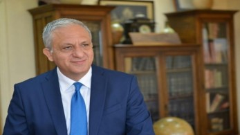 Πρόταση βόμβα Τορναρίτη: Οι Βουλευτές να μην κάνουν άλλη δουλειά