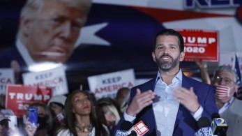 Εκλογές ΗΠΑ: Ο γιος του Τραμπ καλεί τον πατέρα του σε “ολοκληρωτικό πόλεμο”