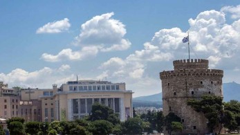 O Λευκός Πύργος “φοράει” τα μπλε του