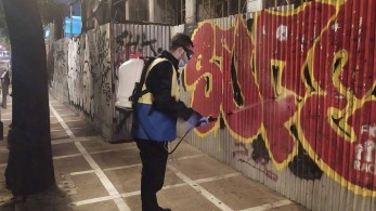 Δήμος Αθηναίων: Ολοκληρώθηκε η μεγαλύτερη επιχείρηση αντιγκράφιτι