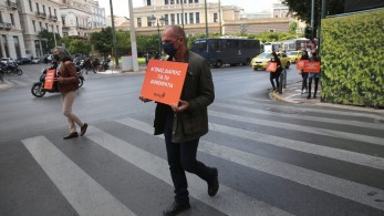 Τα καραγκιοζιλίκια του Βαρουφάκη (video)