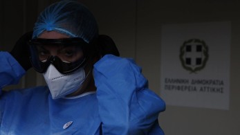 Συγκλονίζει γιατρός ασθενής του κορωνοϊού: Ήταν σαν ένα ταξίδι στον άλλο κόσμο