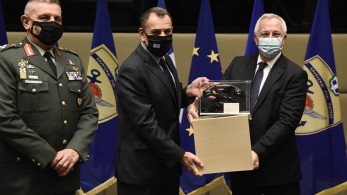 Δωρεά 500.000 ευρώ της COSMOTE στις Ένοπλες Δυνάμεις
