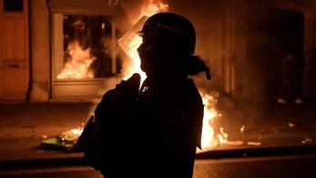 Γαλλία: Έντονες αντιδράσεις από τη βίαιη σύλληψη ενός μαύρου