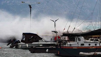 Ψυχρό μέτωπο σαρώνει τη χώρα: Ισχυρές καταιγίες και θυελλώδεις άνεμοι