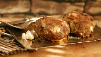 Καταρρέουν οι μισθοί στην Τουρκία-Φιλοκυβερνητικό κανάλι προτείνει… κεφτέδες χωρίς κρέας