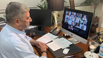 Πατούλης: Τιμή στους εθελοντές ιατρούς και νοσηλευτές