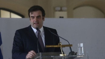 Πιερρακάκης: Αυτόματο ραντεβού για το εμβόλιο κατά του κορωνοϊού