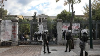 “Σύννομη η απαγόρευση συγκεντρώσεων” ξεκαθαρίζει το επιστημονικό προσωπικό της χώρας