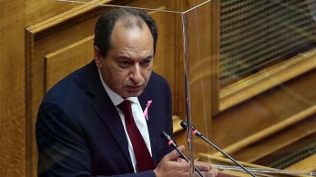 Θεατρινισμοί Σπίρτζη στη Βουλή