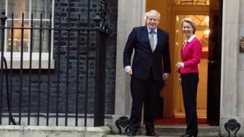 Brexit: Ο Τζόνσον στις Βρυξέλλες με κλάδο ελαίας