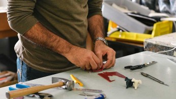 Επιτροπή Πισσαρίδη: Ριζικές αλλαγές σε συντάξεις και επίδομα ανεργίας