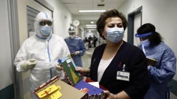 Ξεκινούν την Κυριακή οι εμβολιασμοί για τον κορωνοϊό – Οι πρώτοι της λίστας