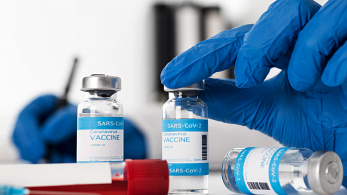 Έρευνα διαΝΕΟσις: Δύο στους τρεις Έλληνες δηλώνουν ότι θα κάνουν το εμβόλιο