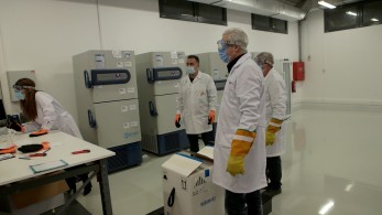 Ιστορική μέρα: Ξεκινούν οι πρώτοι εμβολιασμοί σε Ελλάδα και Ευρώπη