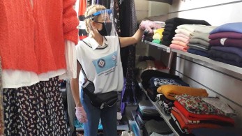 Δήμος Αθηναίων: Στο σπίτι η διανομή ρούχων, σχολικών και παιχνιδιών στις ευπαθείς ομάδες