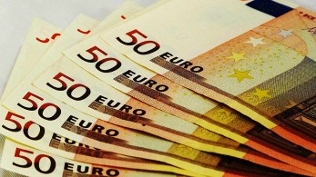 Γενναία ενίσχυση στη μεσαία τάξη- Χαρίζουν σε όλους το 50% της επιστρεπτέας