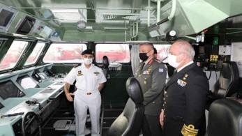 Επίσκεψη του Α/ΓΕΕΘΑ στην κορβέτα των Εμιράτων στον Πειραιά