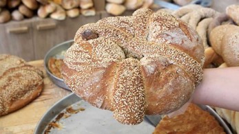 Χριστούγεννα στα Χανιά: Χοιροσφάγια, χριστόψωμο και “αέρηδες”