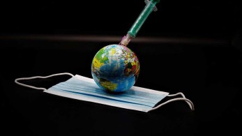 Κορωνοϊός: 1 στους 4 ενδέχεται να μην έχει εμβολιαστεί πριν από το 2022